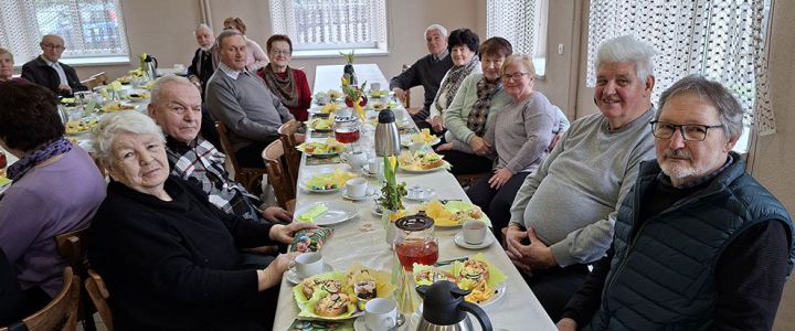 Spotkanie seniorów po nabożeństwie spowiednio-komunijnym w Skoczowie