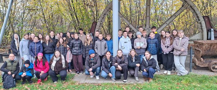 Konfirmanci (gr. młodsza) w kopalni srebra w Tarnowskich Górach Konfirmanci (gr. młodsza) w kopalni srebra w Tarnowskich Górach