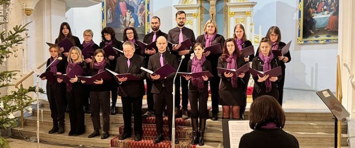 Zespół “Dla Niego” na kolędowaniu w Goleszowie