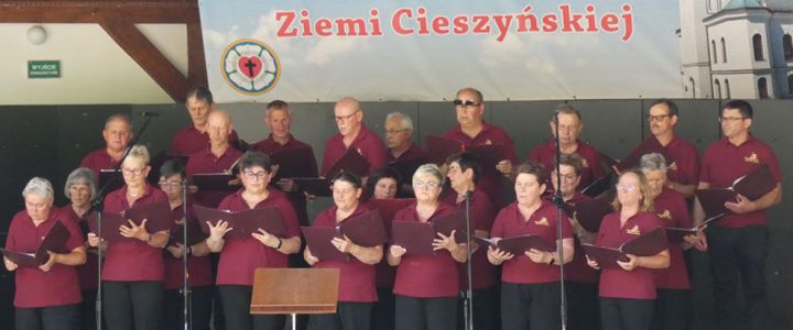 Występ Chóru “Gloria” w Jaworzu Występ Chóru “Gloria” w Jaworzu