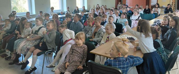 Szkółka Niedzielna w czasie Dziękczynnego Święta Żniw Szkółka Niedzielna w czasie Dziękczynnego Święta Żniw